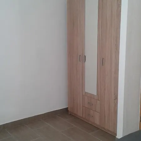 Radosic Daire *